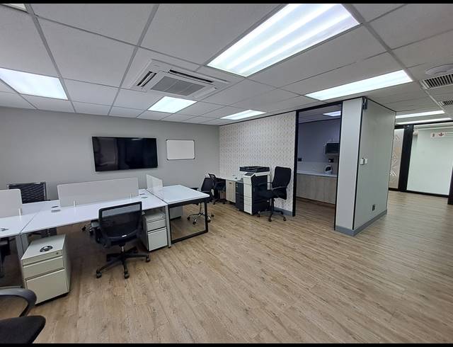 110M² OFFICE TO LET IN DUNKELD WEST